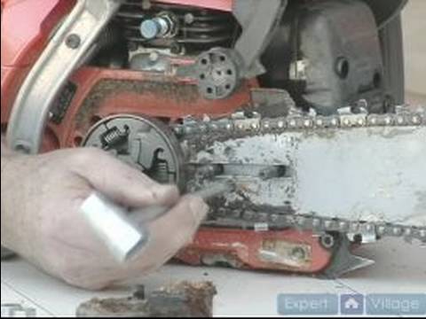 How to Remove the Chain from a Chainsaw